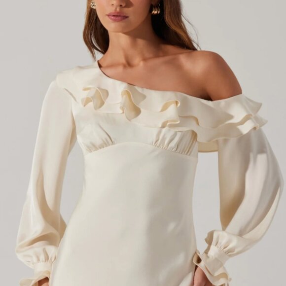 ASTR the Label Coraline Satin Midi Dress - Picture 2 of 5